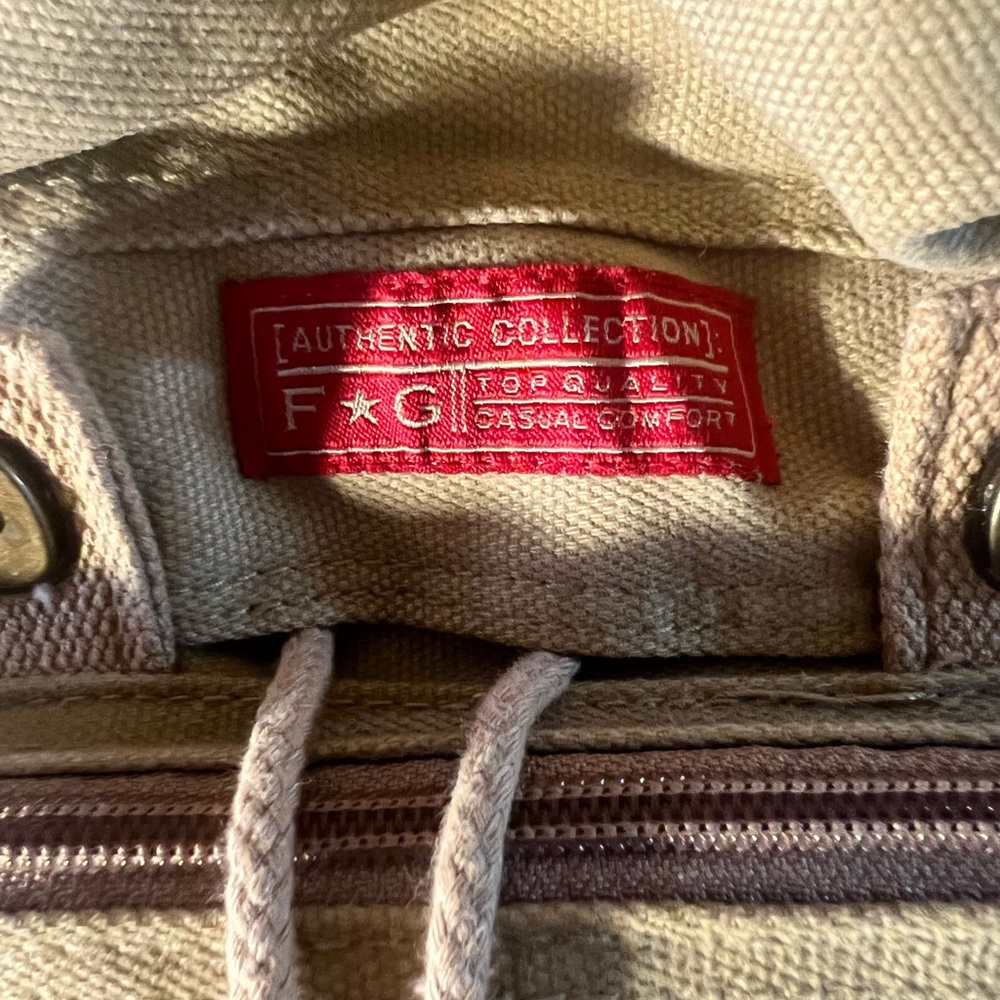 Back pack - Picture 2 of 2